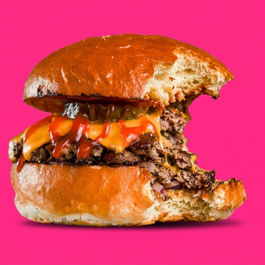 Smash burger con un mordisco en forma de C